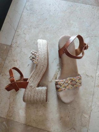 Sandalias esparto tacón ancho beige