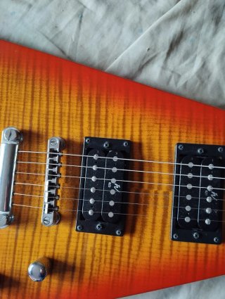 Guitarra Eléctrica Flying V Lyon by Washburn