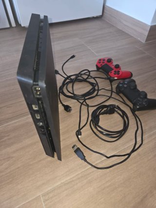 PS4 Slim 500GB - 11.02 - + 2 mandos