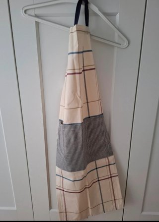 Delantal de tela beige y multicolor