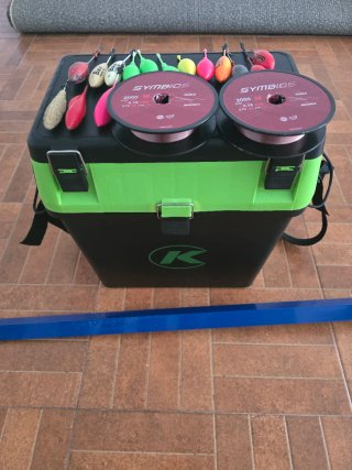 Soporte caña pesca y caja pesca