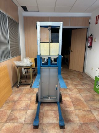 Apilador manual, 180kg, 2.500 mm