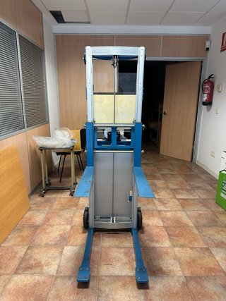 Apilador manual, 180kg, 2.500 mm