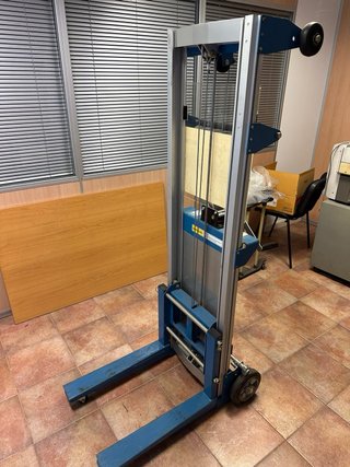 Apilador manual, 180kg, 2.500 mm