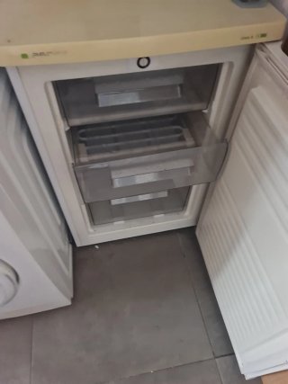 Congelador pequeño blanco