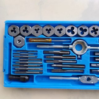 Juego de machos y cojinetes 40 piezas