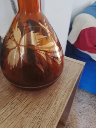 Jarrón de cristal dorado y marrón