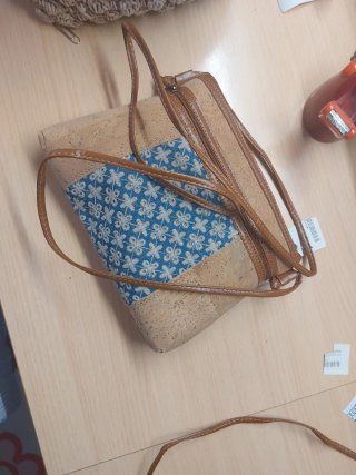 Bolso de corcho bordado sin estrenar