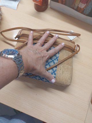 Bolso de corcho bordado sin estrenar