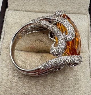 Anillo oro 18 kt diamantes y citrino