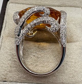 Anillo oro 18 kt diamantes y citrino