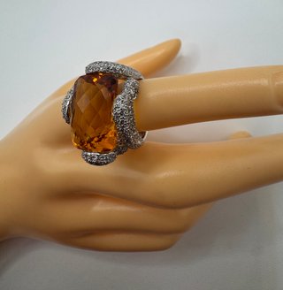 Anillo oro 18 kt diamantes y citrino