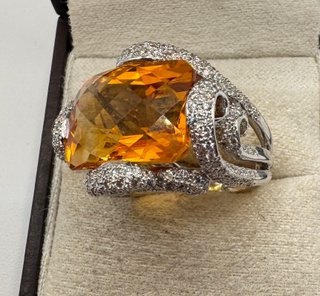 Anillo oro 18 kt diamantes y citrino