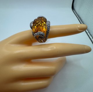 Anillo oro 18 kt diamantes y citrino