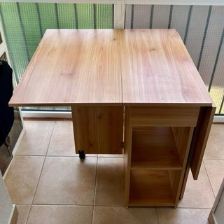 Mesa plegable extensible con ruedas