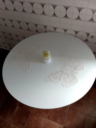 Mesa de comedor redonda blanca