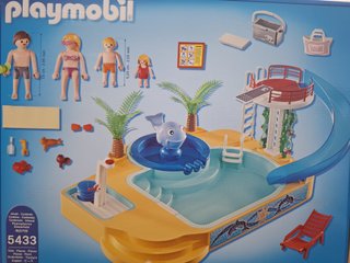Piscina Playmobil con tobogán y accesorios