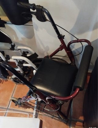 Andador de adulto con asiento