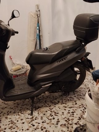 Peugeot Tweet 125 Gris Mate