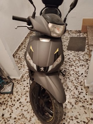 Peugeot Tweet 125 Gris Mate