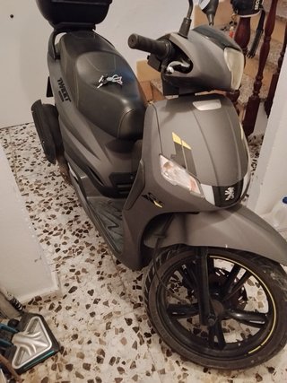 Peugeot Tweet 125 Gris Mate