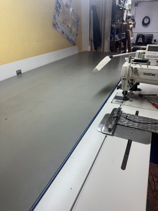 Máquina de coser Brother con mesa