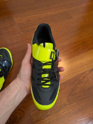 NUEVAS Zapatillas GIRO SENTRIE TECHLACE talla 40.5