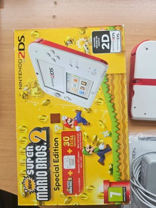 Nintendo 2DS Edizione Super Mario Bros. 2 + Pokémon X