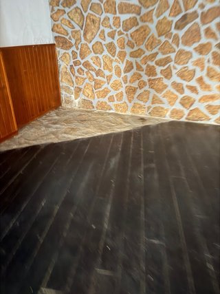 Se alquila local en Bollulos par del condado..