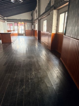 Se alquila local en Bollulos par del condado..