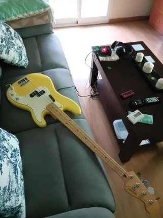 Fender Precision Buttercream