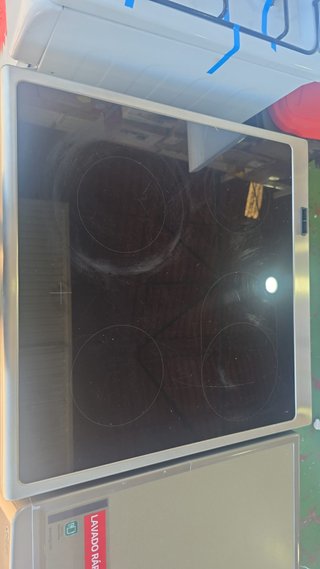 Cocina vitrocerámica con horno eléctrico