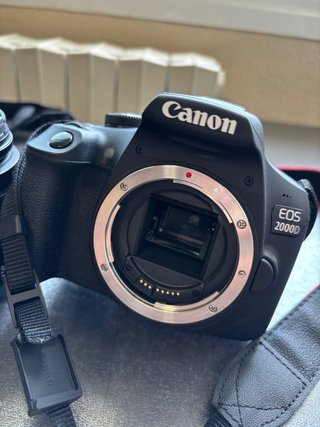 CÁMARA CANON RÉFLEX EOS 2000D, precio negociable