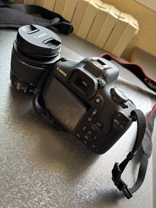 CÁMARA CANON RÉFLEX EOS 2000D, precio negociable