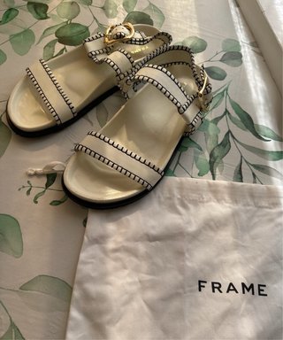 Sandalias FRAME blancas y doradas