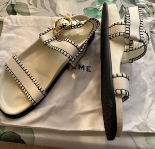 Sandalias FRAME blancas y doradas