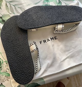 Sandalias FRAME blancas y doradas