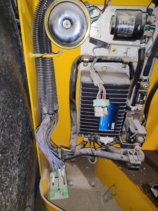 Apilador eléctrico averiado