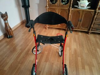 Andador 4 ruedas con asiento y frenos