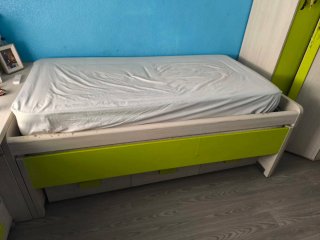 Cama con cajones y armario rincón