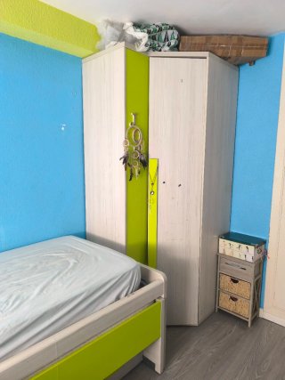 Cama con cajones y armario rincón