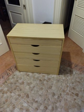 Cajonera de madera y plástico