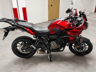 Yamaha Tracer 700 Roja y Negra