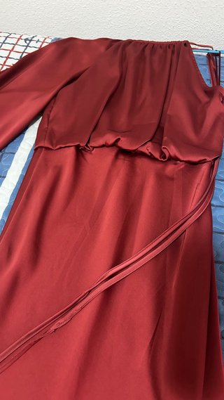 Vestido Midi Satinado Asimétrico Rojo