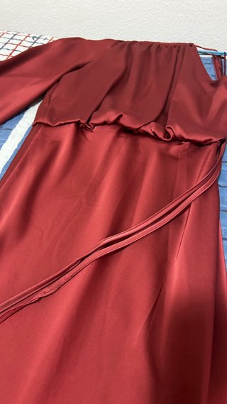 Vestido Midi Satinado Asimétrico Rojo
