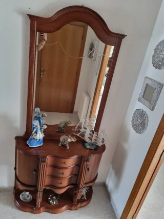 Mueble recibidor clásico madera y cristal