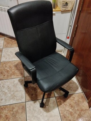 Silla de oficina negra