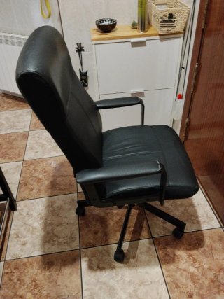 Silla de oficina negra