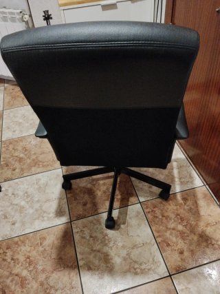 Silla de oficina negra