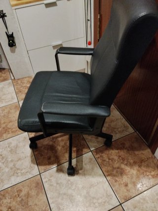 Silla de oficina negra